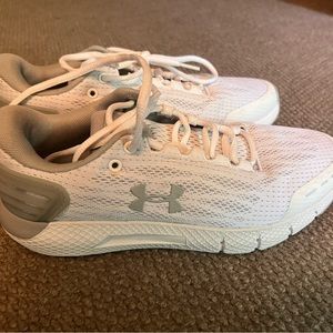 WOMENS - Under Armour charged Rogue - Womens Running Shoes - SIZE 7